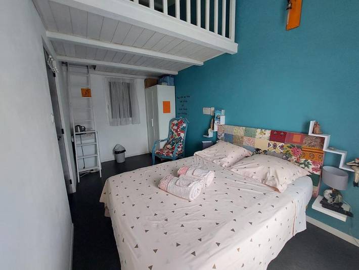 Location de vacances pour 2 personnes, avec terrasse ainsi que piscine et vue à Bendejun - 2