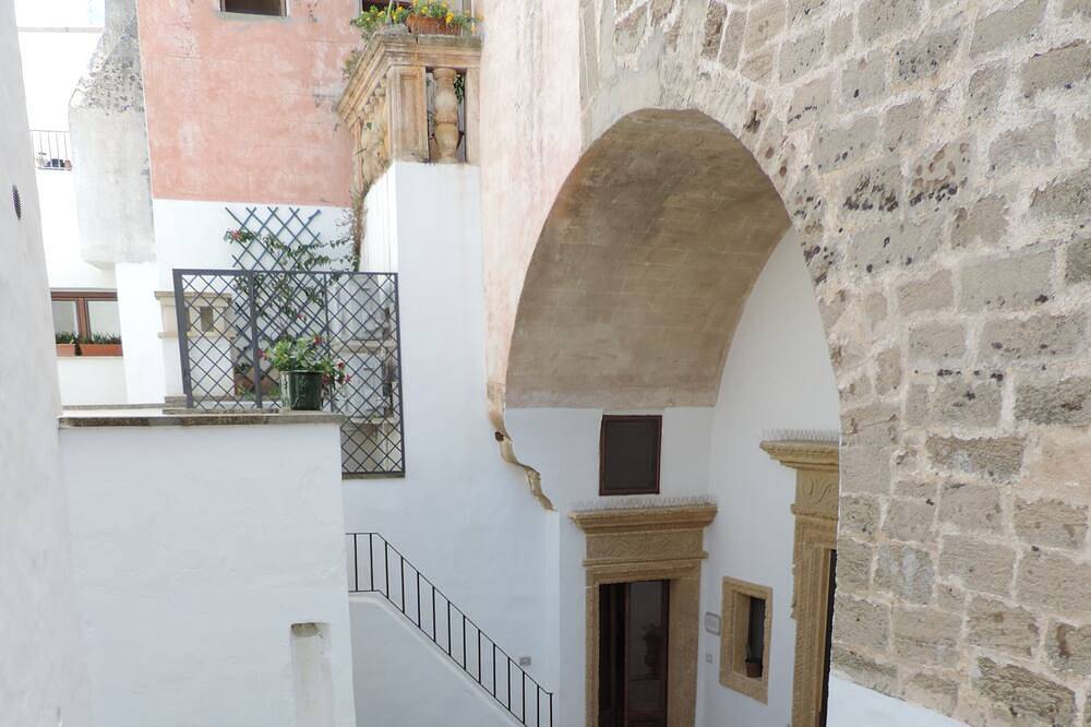 Appartement entier, Villa Palazzo del Diavolo: Il Patio e le Terrazze, Wifi, Ac, Touristpersonaladvisor in Parabita, Golfe de Tarente