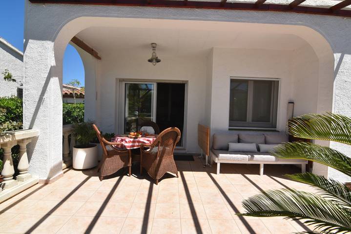 Chalet para 5 personas, con jardín además de terraza y vistas en Alt Empordà - 3