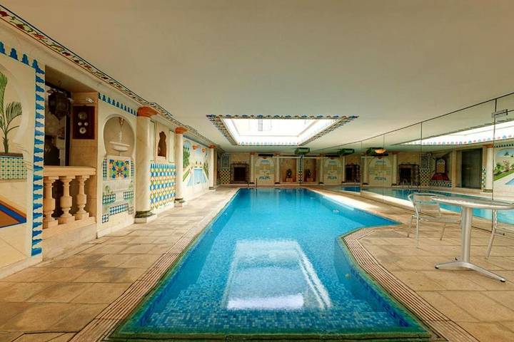 Chambre d’hôte pour 3 personnes, avec Terrasse ainsi que Jardin et Piscine dans Saint-Amand-Montrond