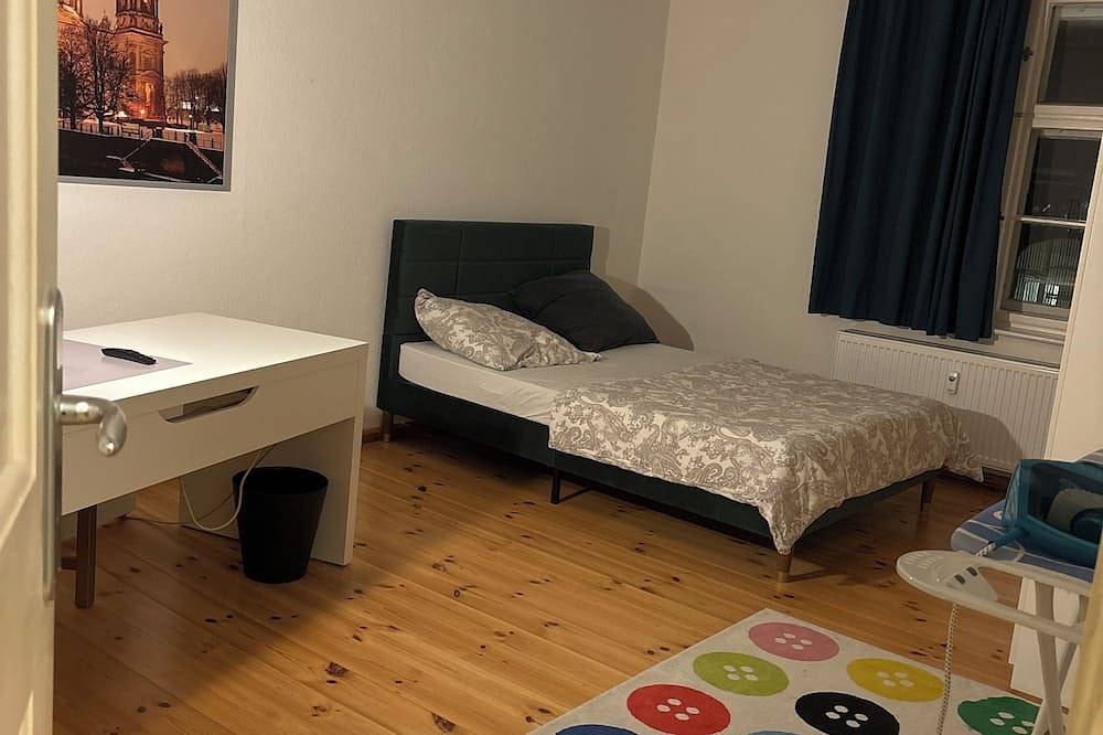 Ganze Wohnung, Delightful well equipped 2 room Apartment with private balcony in Berlin in Reinickendorf, Berlin