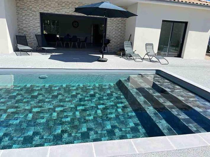 Villa pour 8 personnes, avec piscine ainsi que terrasse et jardin