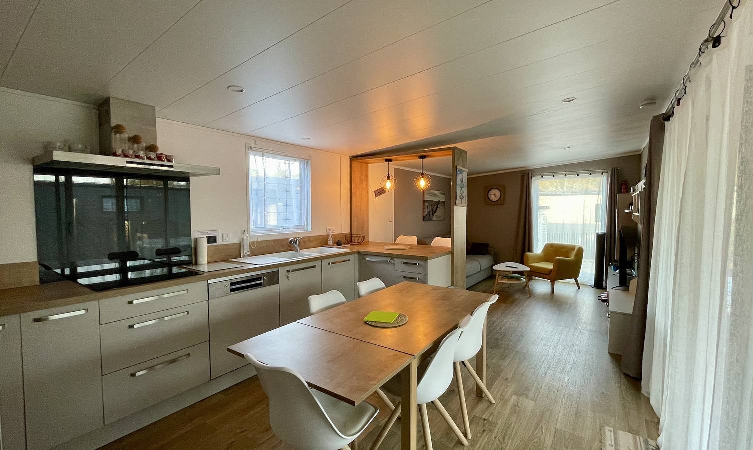 Encantador ecolodge con piscina y jacuzzi climatizados todo el año in Les Mathes, Côte de Beauté