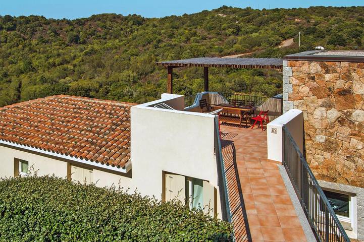Gîte pour 8 personnes, avec terrasse et piscine, animaux acceptés à Arzachena - 3