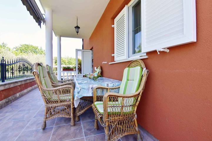 Apartament wakacyjny dla 5 osób, z balkon/ taras w Kanegra