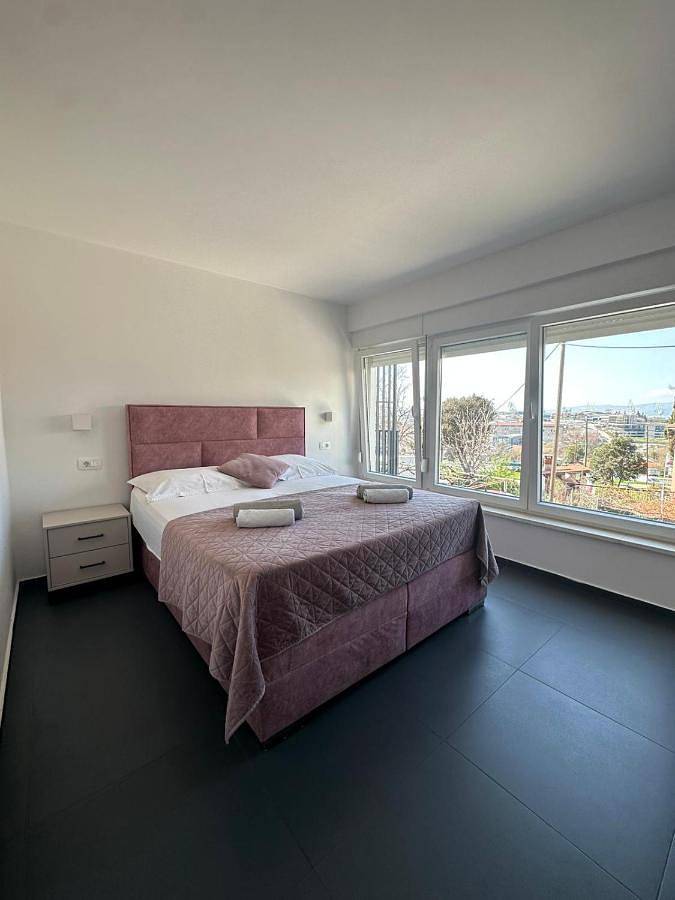 Maison d’hôte pour 2 personnes, avec vue ainsi que jardin et piscine, animaux acceptés à Split