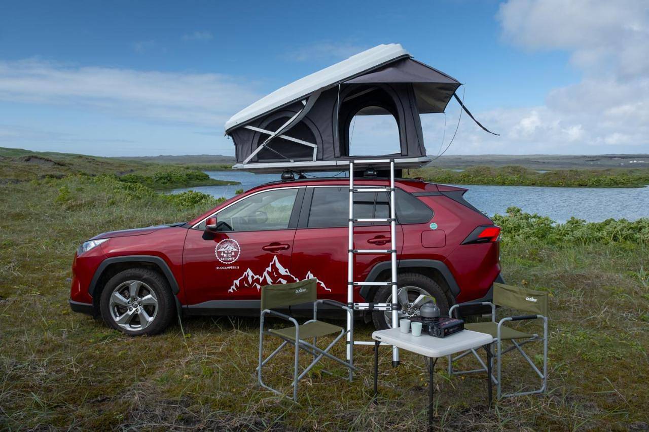 Manual Dacia Duster 4X4 +roof tent in Reykjanesbaer, Keflavik Peninsula