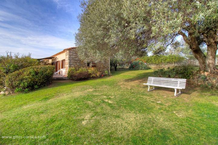 Gîte pour 4 personnes, avec jardin ainsi que vue et terrasse - 1