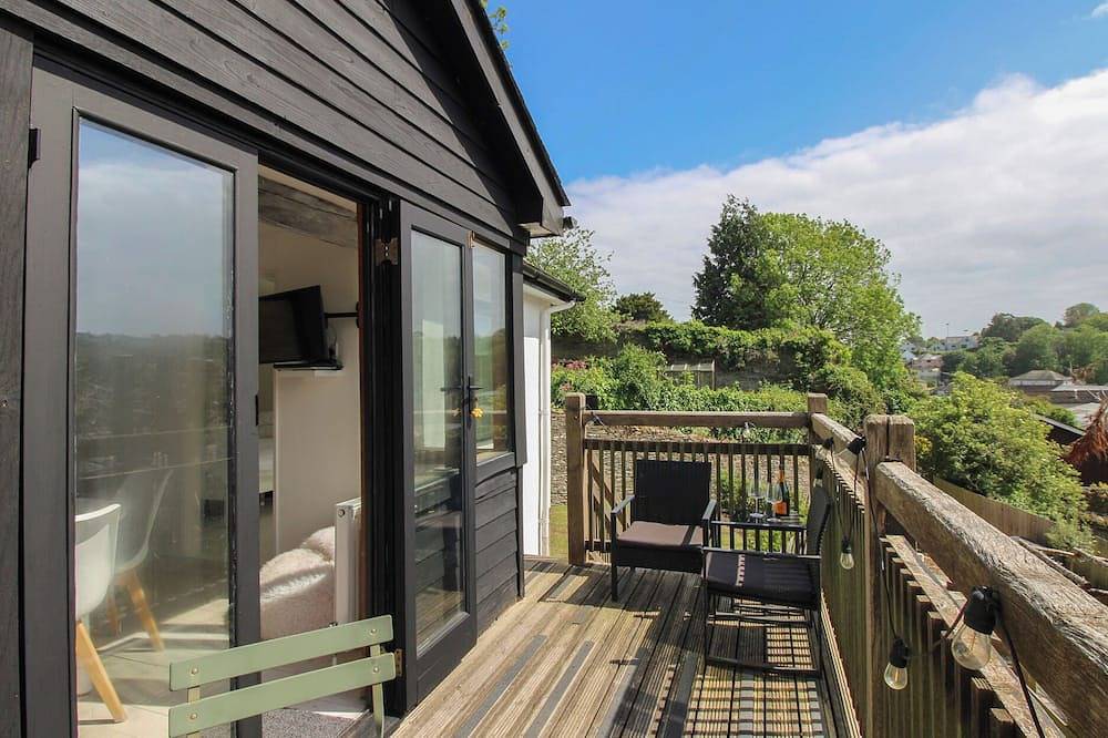 West Island, pet friendly, character holiday cottage in Kingsbridge in Kingsbridge, South Devon