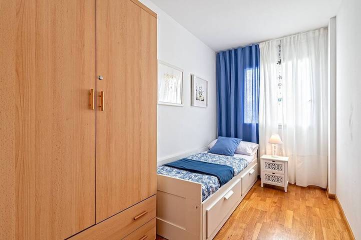 Appartement entier, Cálido apartamento con piscina en Barcelona. in Ripollet, Barcelone l'intérieur des terres