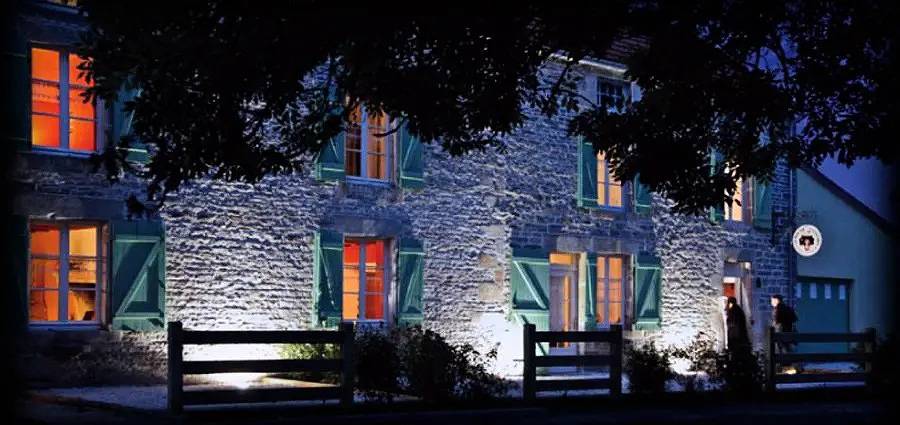 Gîte pour 15 personnes, avec Terrasse et Jardin à Dancevoir