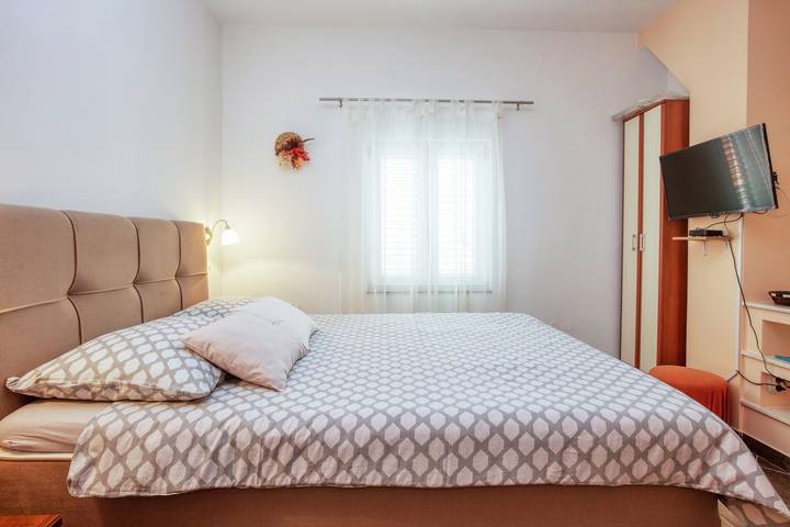 Ferienwohnung für 2 Personen, mit Balkon/Terrasse in Pirovac