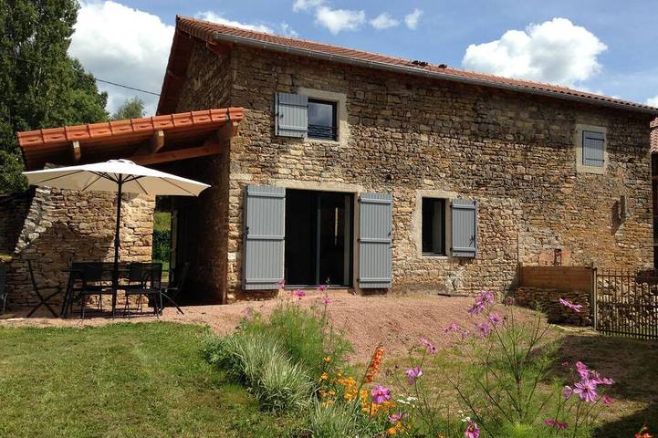 Gîte pour 7 personnes, avec terrasse et jardin
