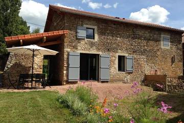 Gîte pour 7 personnes, avec terrasse et jardin à Cortambert
