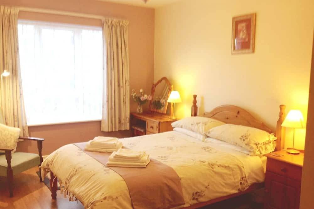 Entire apartment, Charming, Secluded, 2 Bed-Roomed Apartment  In the Heart of Wexford Town in Wexford, County Wexford