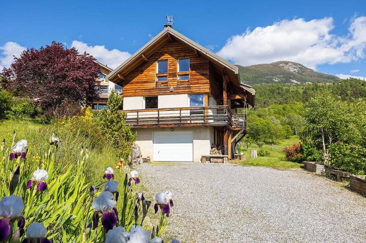Gîte pour 11 personnes, avec Terrasse et Jardin à Saint-Sauveur