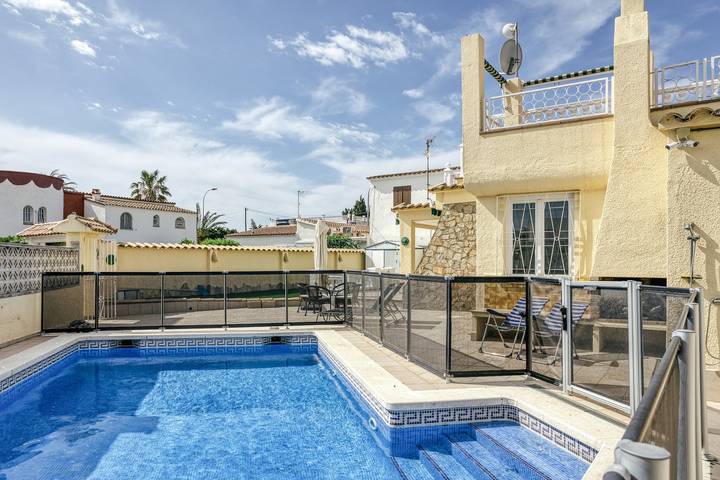 Villa für 6 Personen, mit Garten