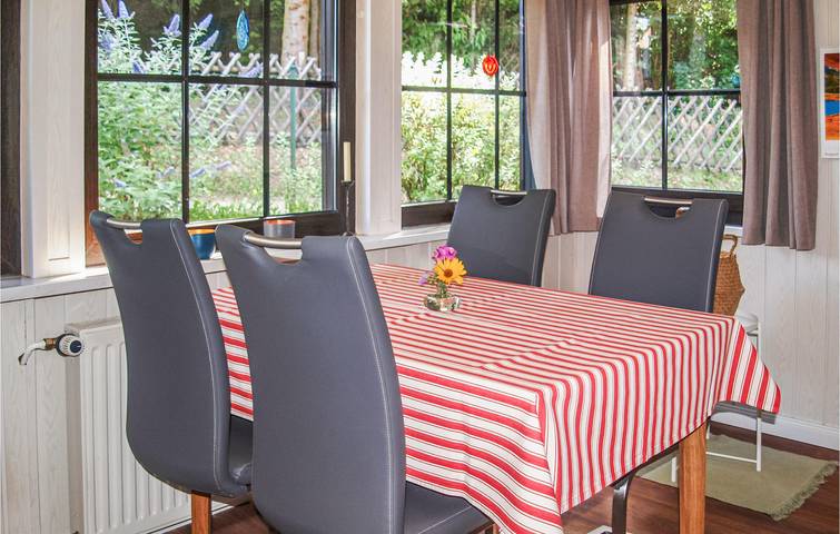 Moderne Wohnung mit Parkplatz, TV & Internet bei Burg Stargard in Tollensesee, Burg Stargard