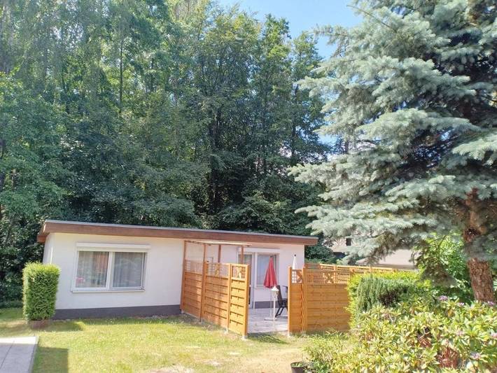 Bungalow für 4 Personen, mit Terrasse und Garten sowie Ausblick in Ückeritz