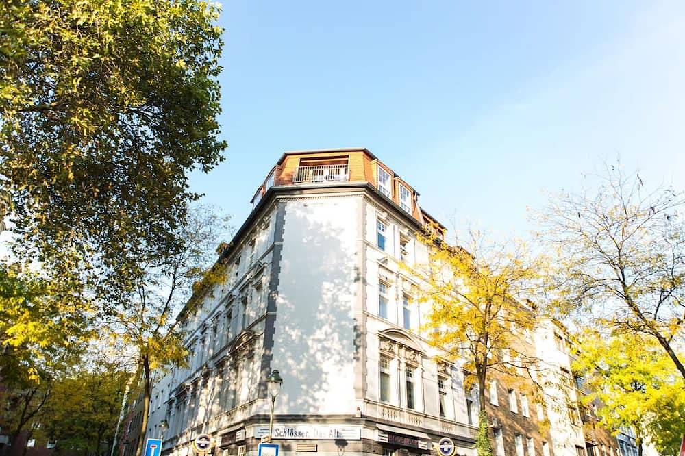 Ganze Wohnung, Schön möblierte 2-Zimmer Altbauwohnung nähe Hbf in Oberbilk, Düsseldorf