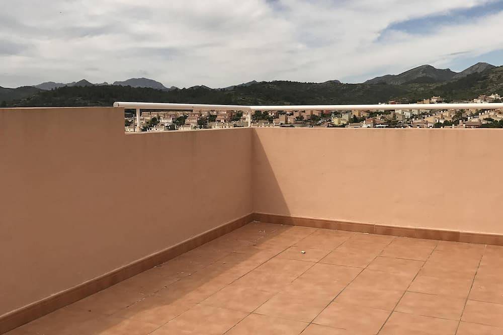 Villa moderna con excelentes vistas, orientación sur con piscina y aire acondicionado. in Gata de Gorgos, Costa Blanca