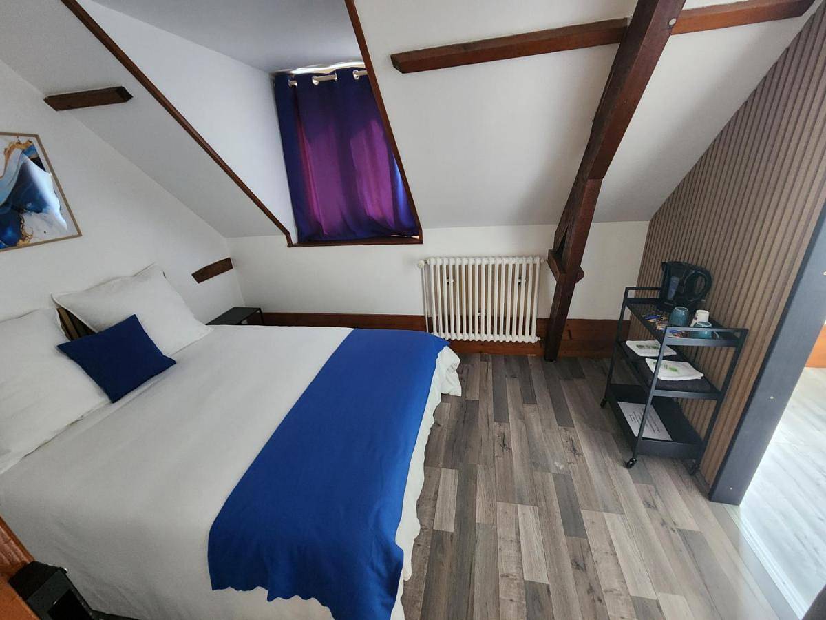 Le Croc'N Bar chambre bleue in Saint-Nicolas-d'Aliermont, Région de Dieppe