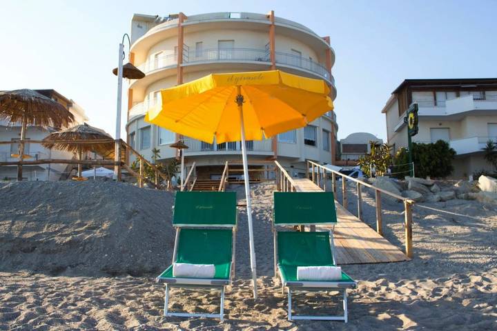 Hôtel pour 2 personnes, avec terrasse et vue à Bova Marina - 3