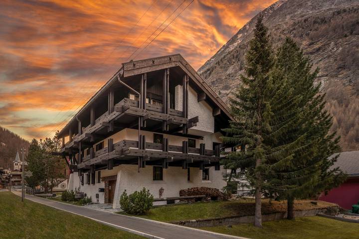 Ferienwohnung für 4 Personen, mit Balkon und Terrasse sowie Ausblick in Saas-Almagell