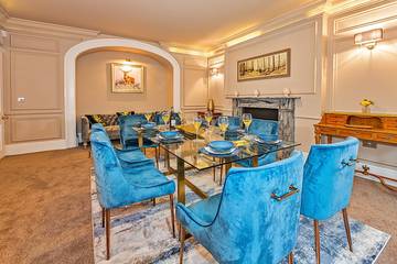 Holiday Rental for 17 People in Milton Keynes, South East England, Photo 3