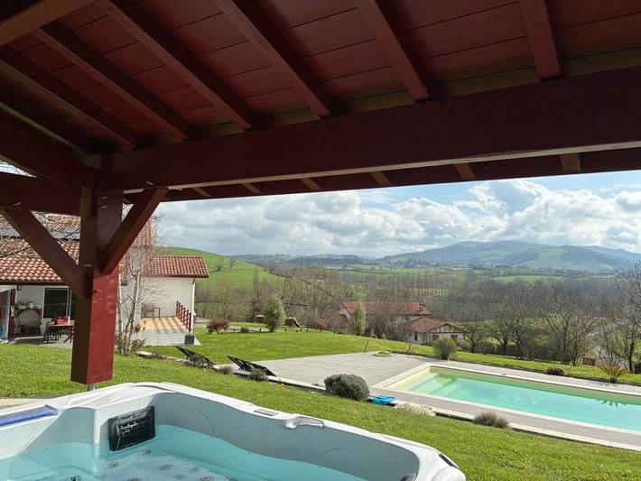 Gîte pour 4 personnes, avec jardin et piscine ainsi que jacuzzi et terrasse à Macaye - 3