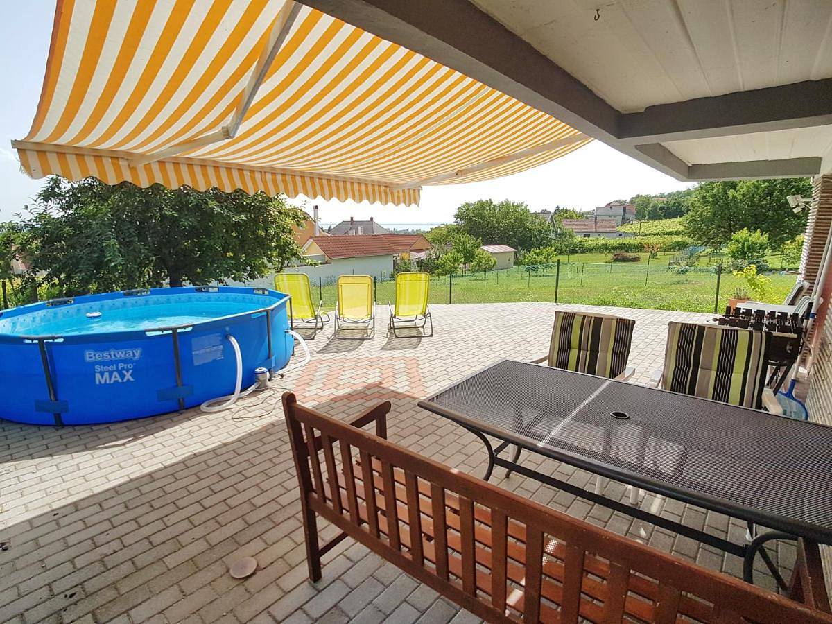 No 100 Andras holiday home with everlasting panoramic view in a quiet area in Vonyarcvashegy, Balaton Hochland Nationalpark