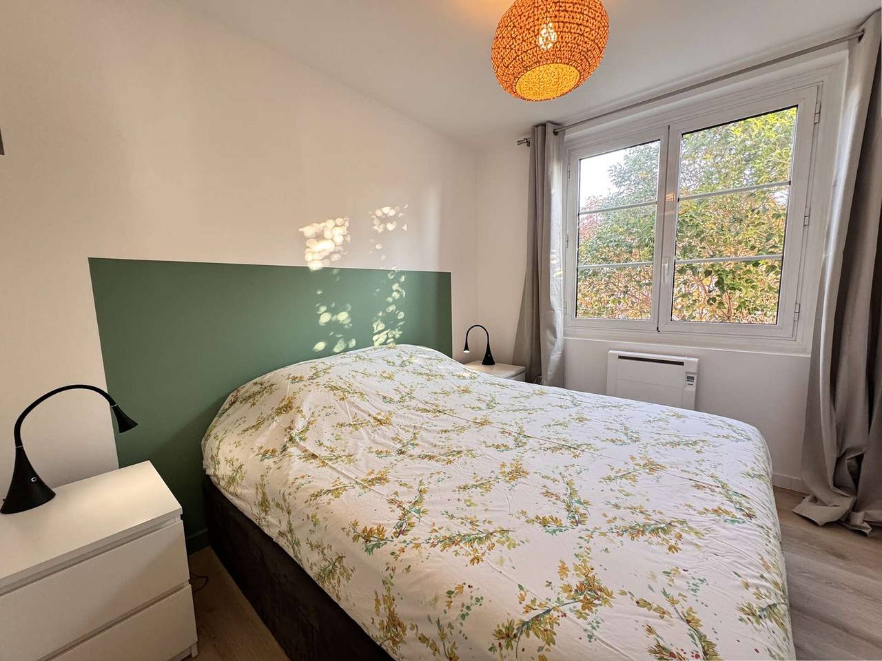 Entire apartment, Renovated city center apartment - 5 guests in Sanary-sur-Mer, Mediterranean Coast (France)