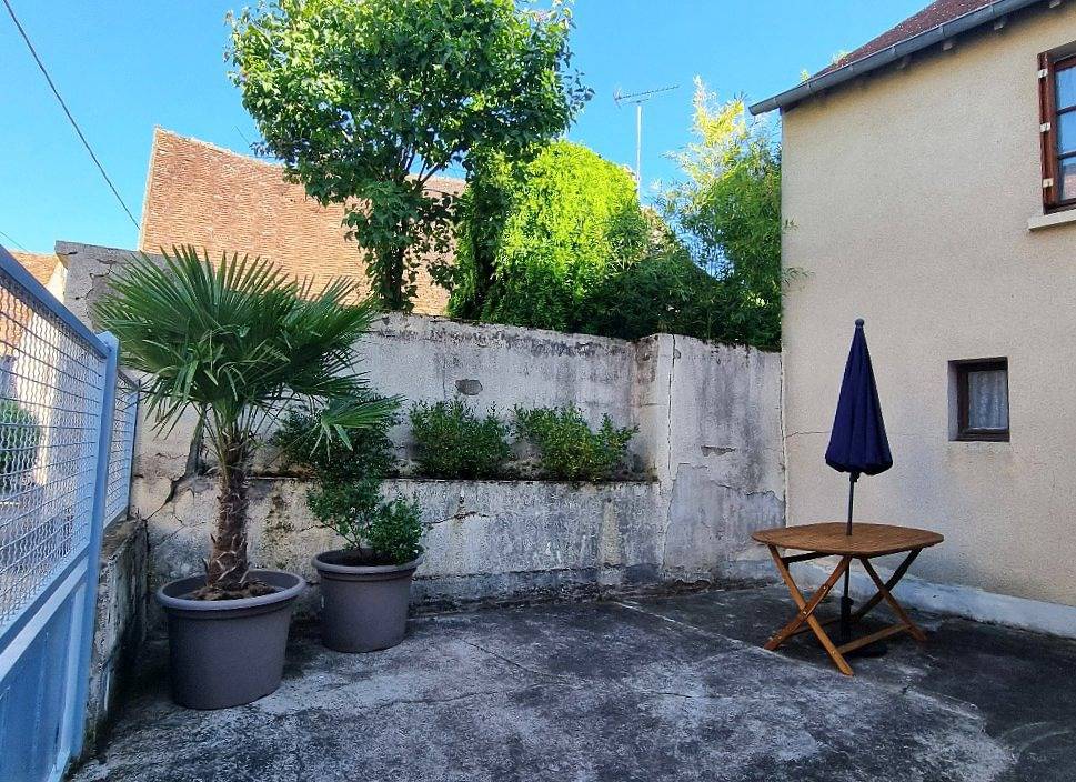 Maison typique dans un village vigneron in Ménétréol-sous-Sancerre, Région de Bourges