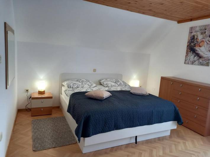 Gîte pour 6 personnes, avec balcon et vue à Logatec - 3