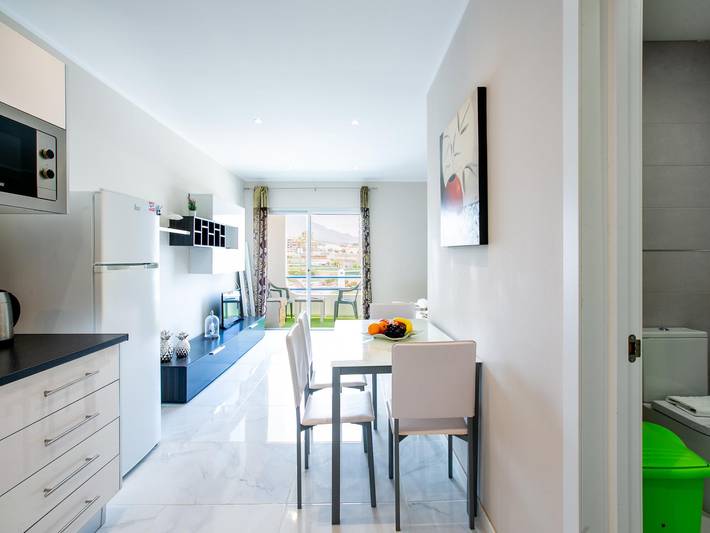 Gîte pour 2 personnes, avec vue sur l’océan et piscine ainsi que terrasse et bassin pour enfant dans Playa Paraíso - 2