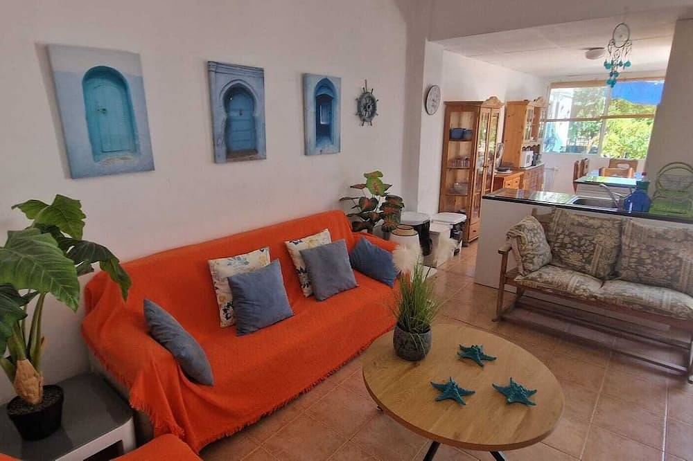 House with exclusive pool and garden 7 min walk from the beach and the center in el Campello, Costa Blanca
