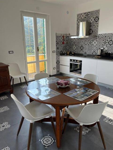 Ferienhaus für 8 Personen, mit Ausblick und Pool sowie Balkon in Bonassola - 2