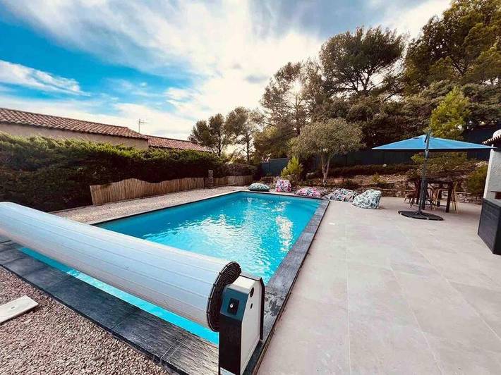 Villa pour 6 personnes, avec jardin et piscine ainsi que vue et terrasse