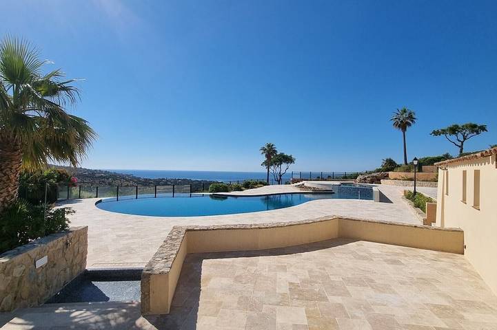 Ferienhaus für 4 Personen, mit Terrasse und Pool sowie Garten - 1