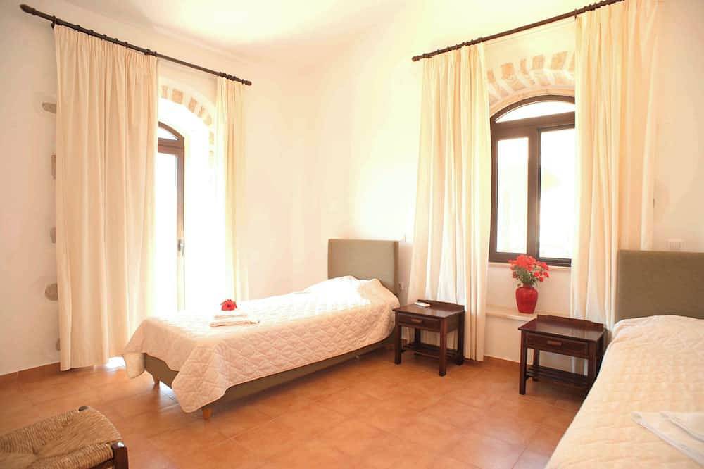 Ganze Wohnung, Ιndependent stone appartment common pool in Paleloni, Vamos