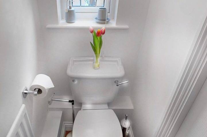 Knaphill - 2 Bedroom Terrace House - With Garden in Woking, Surrey