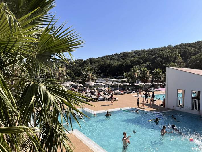 Location de vacances pour 6 personnes, avec Terrasse et Piscine à La Garde-Freinet