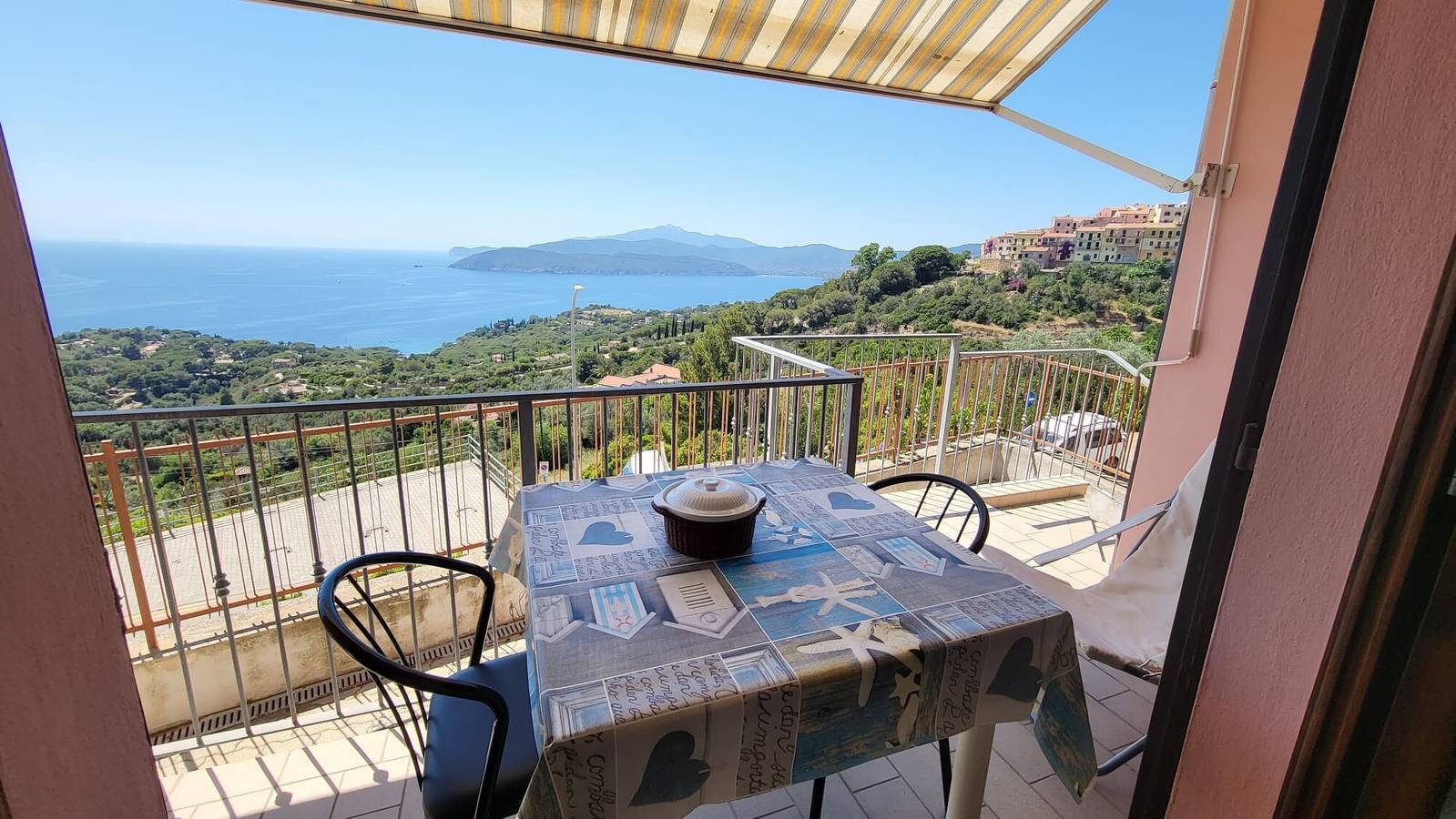 Ganze Wohnung, Ferienwohnung "Bellavista" mit Meerblick, Privatem Balkon und Terrasse in Capoliveri, Elba