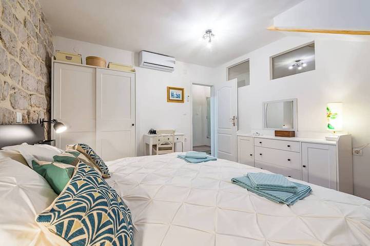 Villa Dovecote with Private Sauna, Jacuzzi & Gym in Ston, Dubrovnik-Neretva