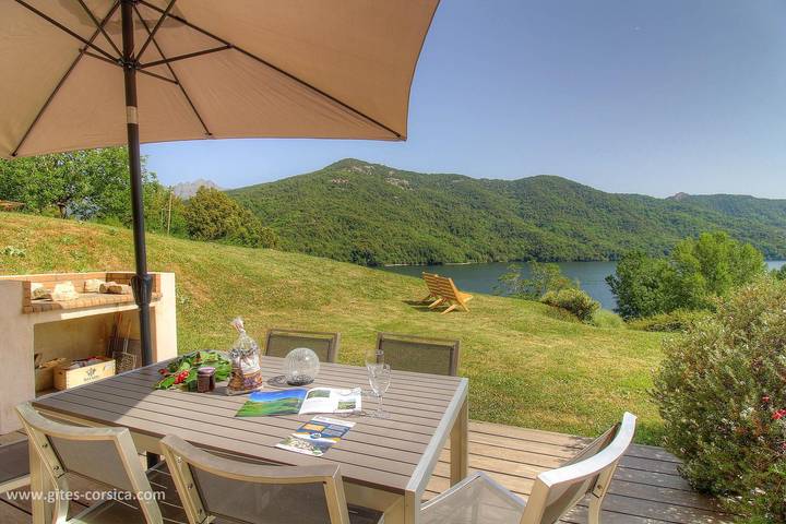 Gîte pour 4 personnes, avec Terrasse ainsi que Jardin et Vue dans Lac de Tolla