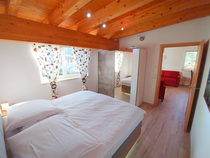 Ganze Ferienwohnung, Appartement, Terrasse und direktem Zugang zum Pool in Fieberbrunn, Bezirk Kitzbühel