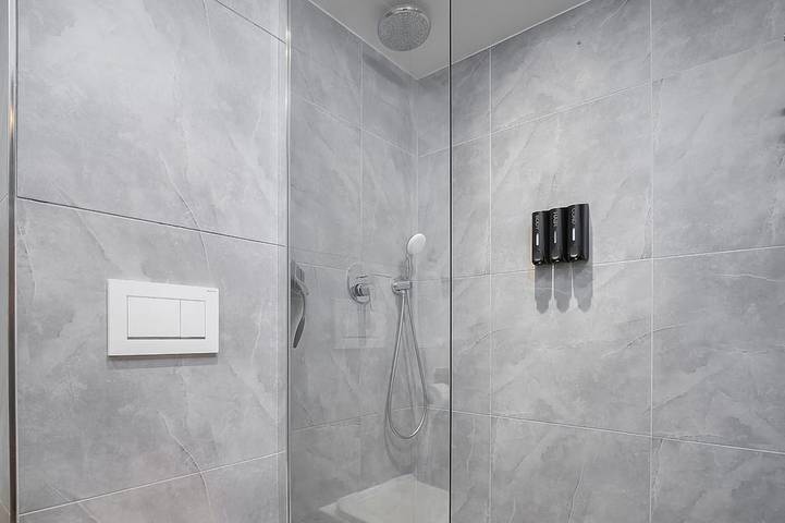 Ganze Wohnung, Daines Oase, ruhig, Tiefgarage, Terrasse, nahe Düsseldorf in Alt-Erkrath, Erkrath