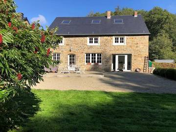 Location de vacances pour 6 personnes, avec terrasse ainsi que jardin et vue sur le lac à Havelange