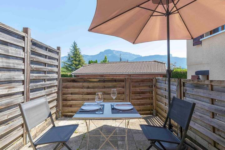Gîte pour 2 personnes, avec jardin ainsi que vue et terrasse à Argonay - 3
