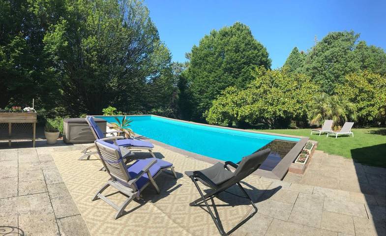 Location de vacances pour 2 personnes, avec jardin ainsi que vue et piscine à Caudan - 3